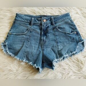 Women’s Sincerely Jules Raw Hem Distressed Denim Shorts‎ Size 3/26